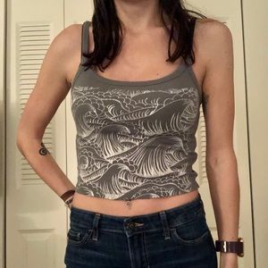 Gray waves crop tank